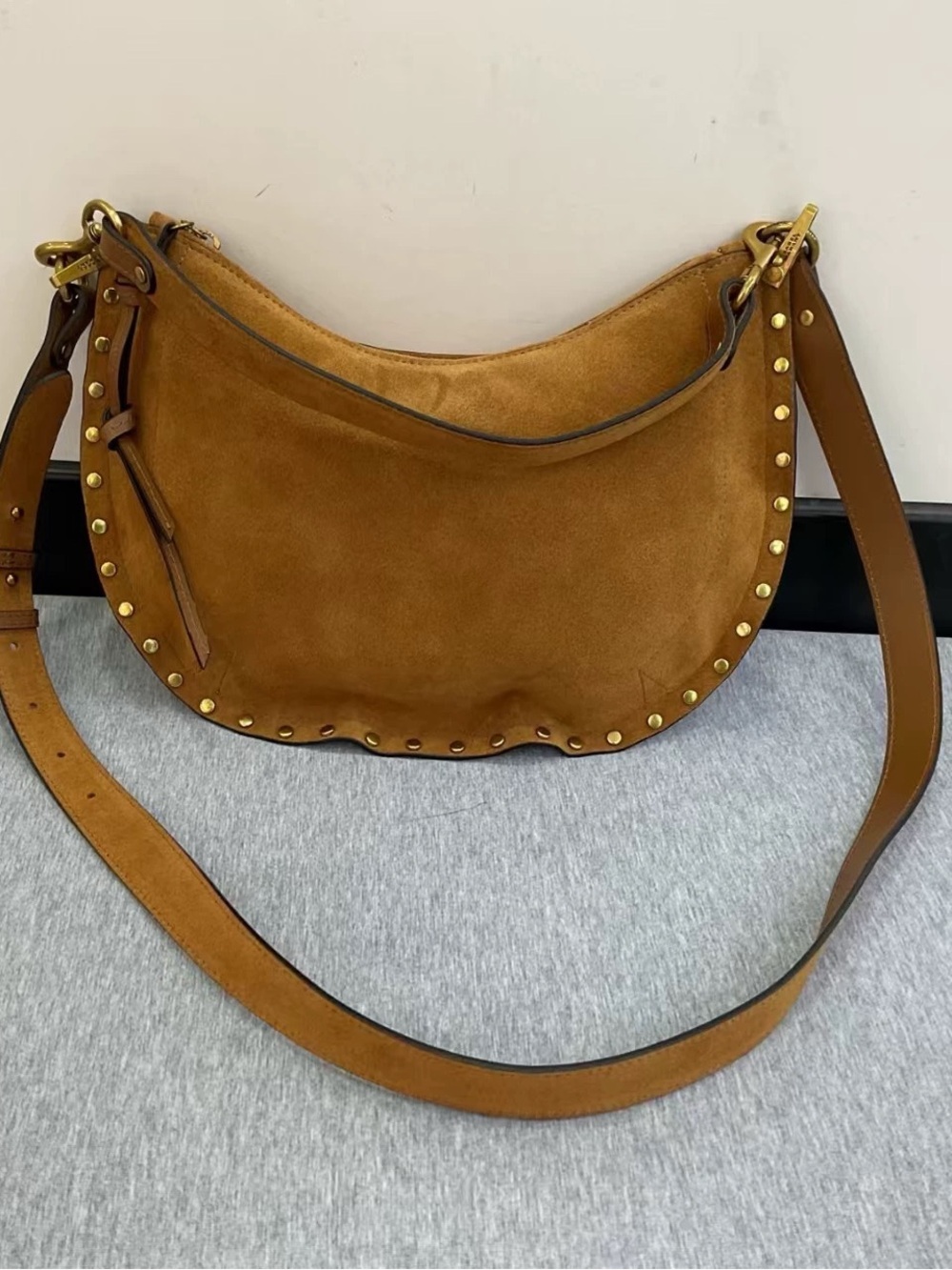 Isabel Marant OSKAN SOFT ZIP BAG
oskan soft zip bag in suede calfskin leather - Picture 8 of 16